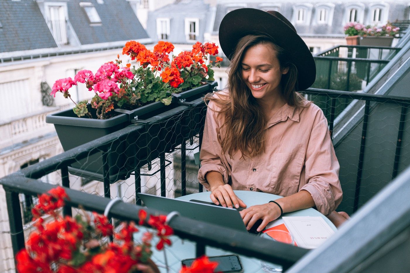 woman smiling at her computer - msp industry, Cyberscore, cybersecurity companies Chicago