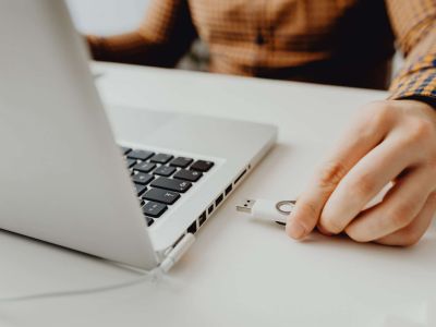 malware usbs - phishing scams, Cyberscore, cybersecurity companies Chicago