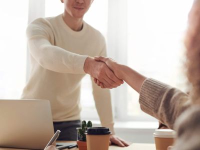 hand shake - co-managed it support, Cyberscore, cybersecurity companies Chicago