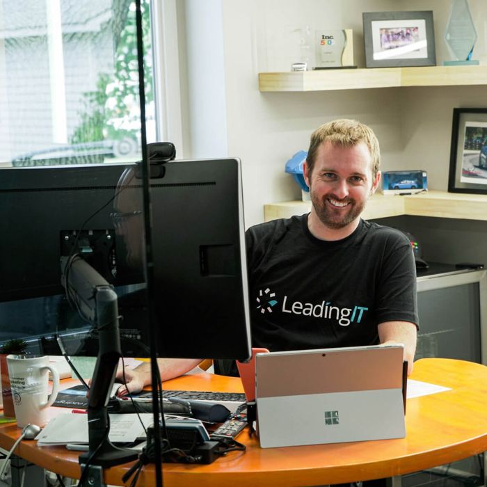 LeadingIT CEO Stephen smiling at his desk